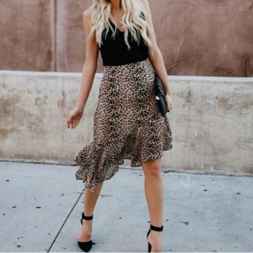 Vici Dee Elly asymmetrical leopard skirt M
